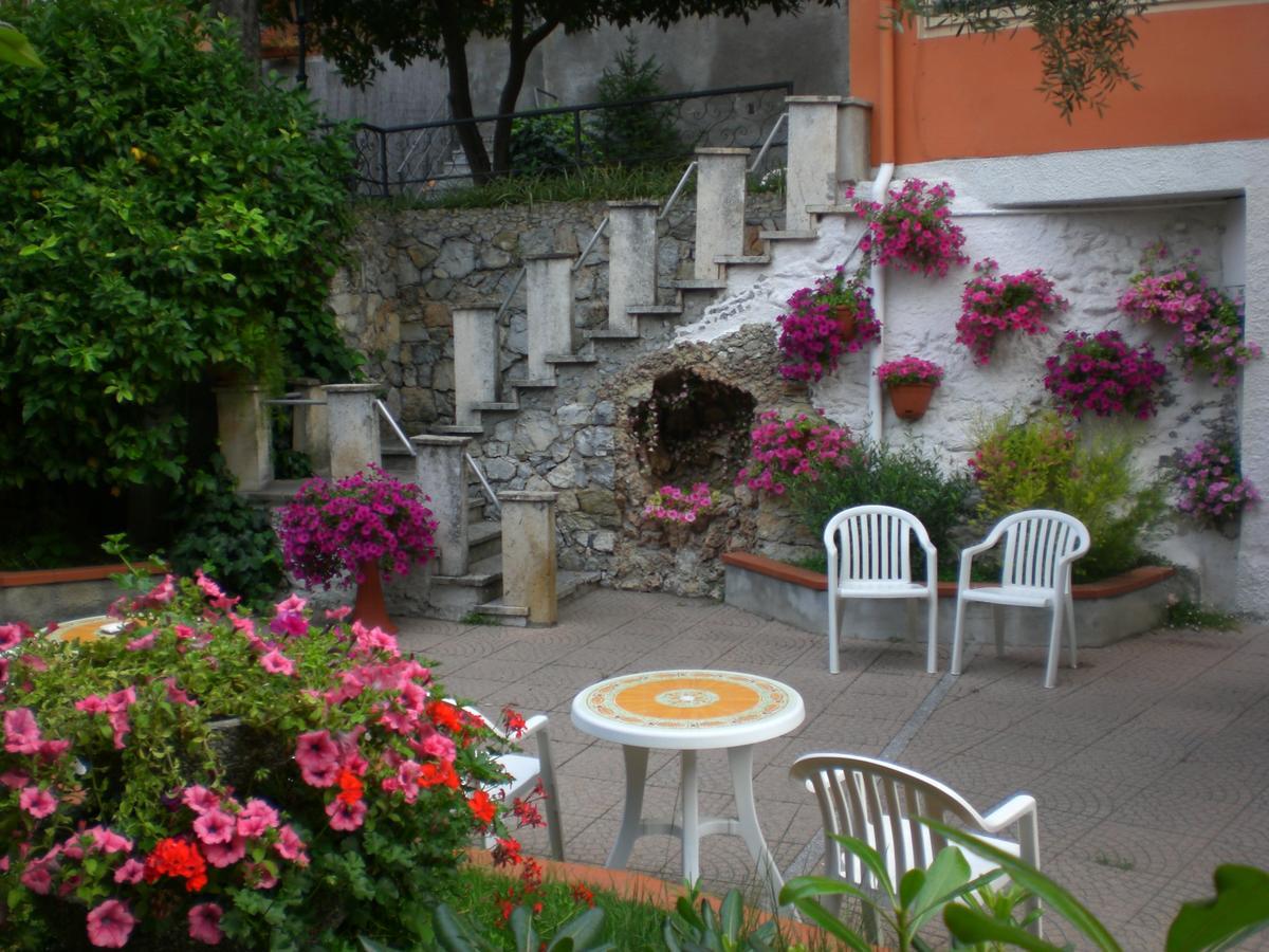 Orchidea Residence Hotel Finale Ligure Bagian luar foto